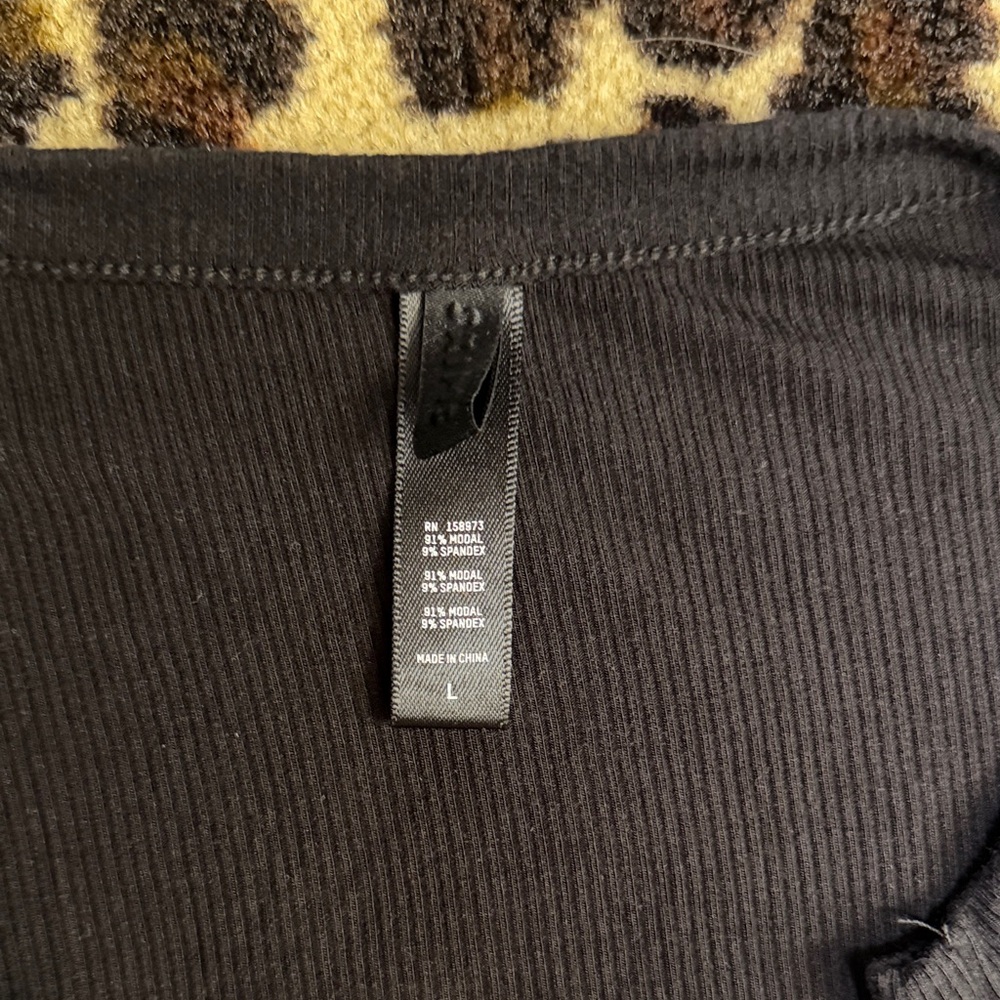 SKIMS Soft Lounge Split Neck Long Sleeve Top Black Size L - Picture 3 of 4